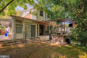 Exterior - 1 bed/private bath/not an apartment/walk to metro (Silver Spring)