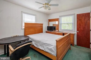 Room - 1 bed/private bath/not an apartment/walk to metro (Silver Spring)