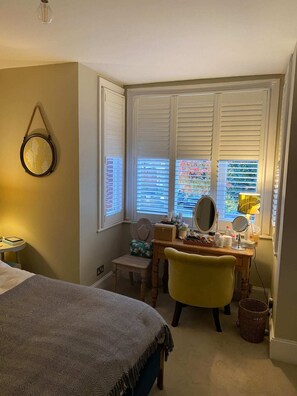 Casa básica, varias camas | 2 habitaciones, escritorio y espacio para trabajar con laptop