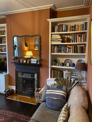 Casa básica, varias camas | Interior