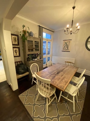 Basic House, Multiple Beds | Dining