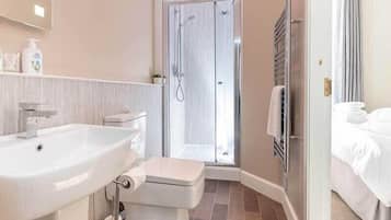 Kamer, 1 twee- of 2 eenpersoonsbedden | Badkamer | Gratis toiletartikelen
