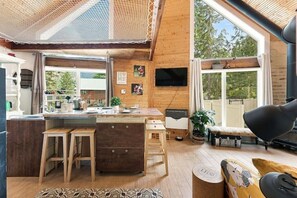 Interior - Mountain Escape Lodge with Sauna
 (Hope)