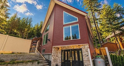 Mountain Escape Lodge with Sauna