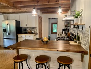 Fridge, microwave, oven, stovetop - Red Stone Retreat-10 Min to Asheville, Game Room, Firepit, Quiet and Secluded  (Swannanoa)