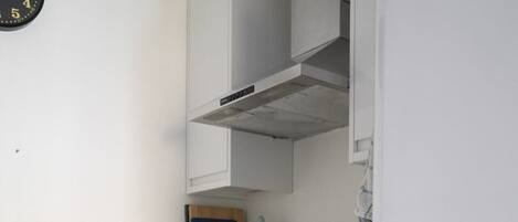 Perushuoneisto, useita sänkyjä | Yksityinen keittiö | Jääkaappi, mikroaaltouuni, uuni, liesi