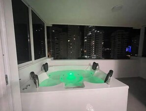 Tina de hidromasaje interior