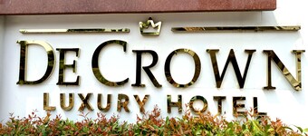DE CROWN LUXURY HOTEL