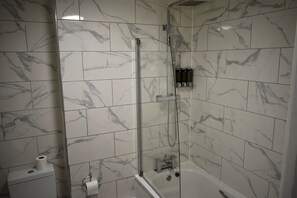 Hårtork och handdukar