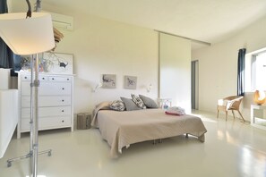 4 soverom, strykejern/-brett, wi-fi og sengetøy