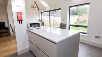 Fridge, dishwasher, electric kettle, toaster