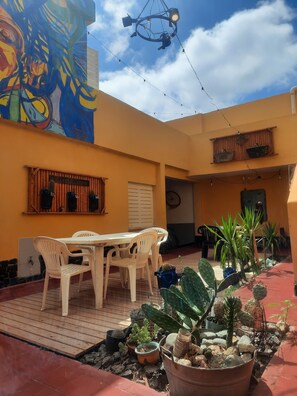 Courtyard - HOSTEL La Casa de Li  En (Chilecito)