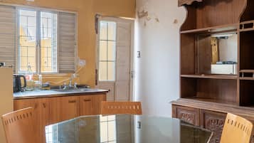 Comfort Apartment, 2 Bedrooms, Kitchen, Mountain View | Private kitchen | Shared fridge, microwave, electric kettle