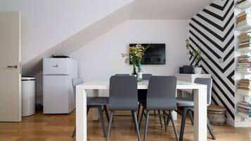 Basic Apartment, 2 Double Beds | Dining