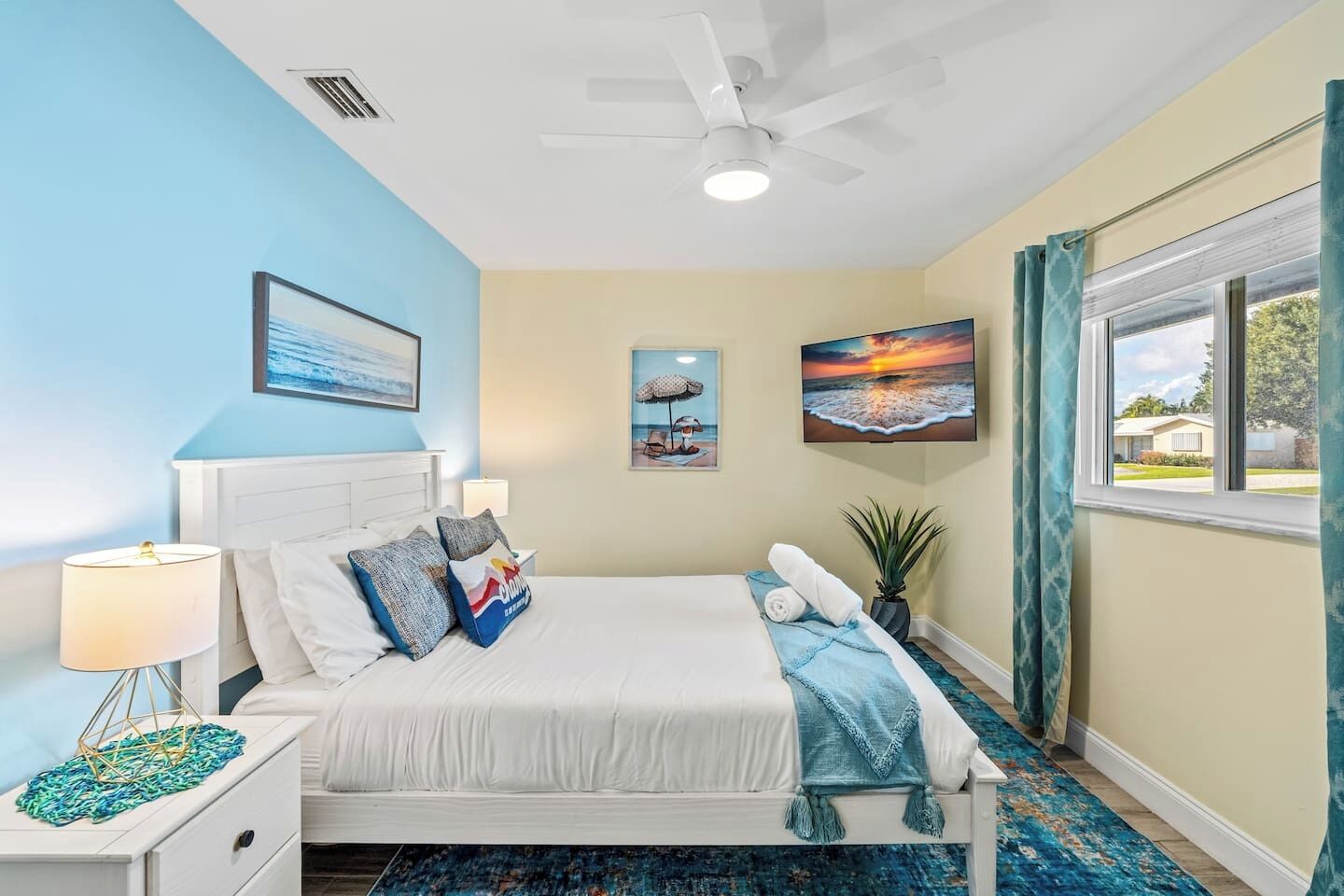 4 slaapkamers, een strijkplank/strijkijzer, reisbedje, gratis wifi