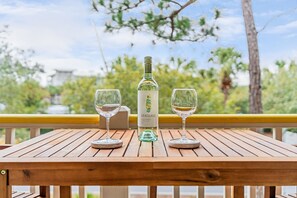 屋外ダイニングエリア