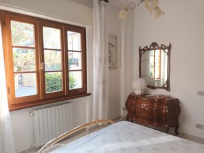 3 bedrooms, iron/ironing board, travel crib, free WiFi