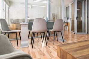 Dining - Urban Downtown Suite (Xanthi)