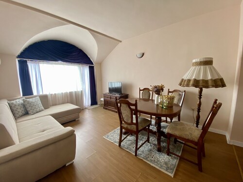 Wild Cherry Apartments -  Apartment with FREE parking for 2 + 3 