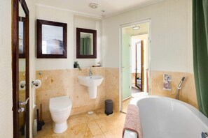 Basic House, Multiple Beds | Bathroom | Bathtub, hair dryer, towels, soap