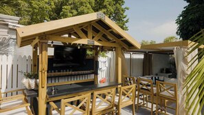 Outdoor dining - TortugasHarbor Light Suite (Key West)