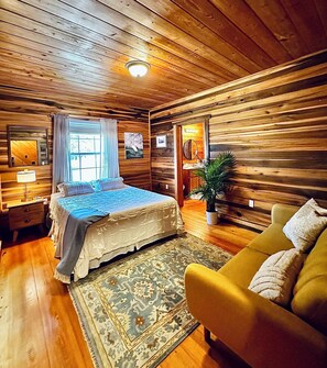 3 bedrooms, WiFi, wheelchair access - Spacious Southern Coastal OASIS on Wide Open Land—kayaks, bikes, corn hole, BBQ! (Townsend)