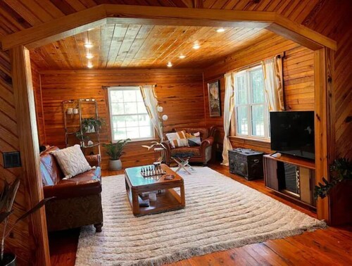 Spacious Southern Coastal OASIS on 1.5 property with kayaks, bikes, BBQ!