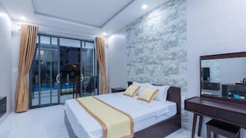 Standard Bungalow, 1 Queen Bed, Lake View, Poolside | 1 bedroom, Egyptian cotton sheets, premium bedding, memory foam beds