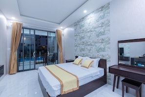 Standardbungalow - 1 queensize-seng - søudsigt - ved pool | 1 soveværelse, egyptiske bomuldslagner, premium-sengetøj