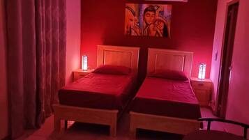 Twin Room | Free WiFi, bed sheets