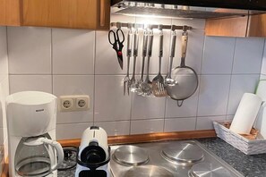 Frigorifero, forno, piano cottura, lavastoviglie