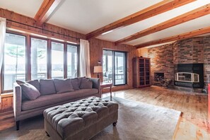 Living area - Big waterfront cottage Lake Achigan - Laurentides (St-Hippolyte)