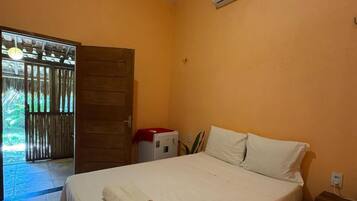 Chalet básico | 1 habitación, espacio para trabajar con laptop y wifi gratis