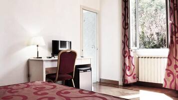 5 habitaciones, tabla de planchar con plancha, wifi y ropa de cama