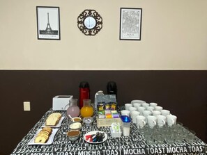 Free daily buffet breakfast - House Lyon (Mendoza)