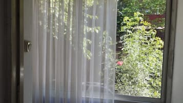 Ropa de cama hipoalergénica, decoración personalizada y wifi gratis