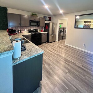 Microwave, oven, stovetop, dishwasher - Paris By The Sea

 (Texas City)