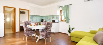 Villa Tereza - Four Bedroom Villa, Sleeps 8