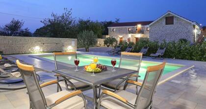 Villa Tereza - Four Bedroom Villa, Sleeps 10