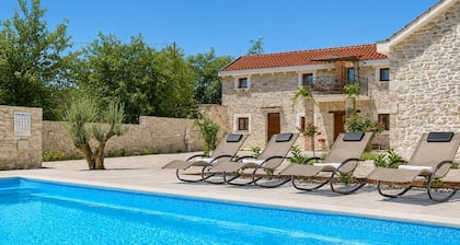 Villa Tereza - Four Bedroom Villa, Sleeps 8