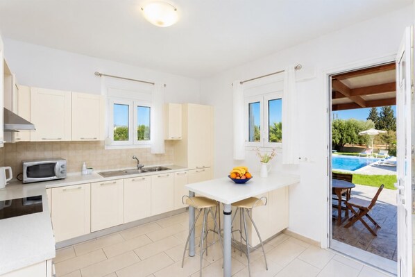 Coffee/tea maker, fridge, microwave, oven - Amphitrite Villa - Four Bedroom Villa, Sleeps 8 (Gennadi)