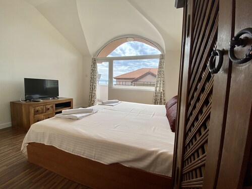 Wild Cherry Apartments - One-Bedroom Apartment - 2 adults only