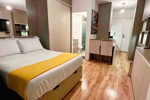 1 habitación, tabla de planchar con plancha, wifi y ropa de cama 