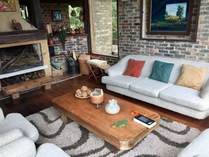 Tv, bøger, stereoanlæg