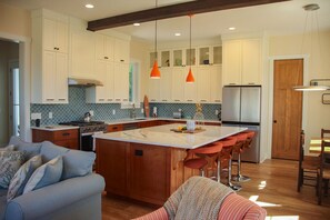 Coffee/tea maker, kitchen islands - Lowcountry Living Near the Marina, Golf cart included, Pet Friendly (Fripp Island)