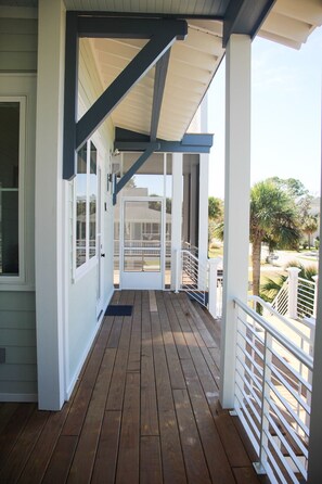 Terrace/patio - Lowcountry Living Near the Marina, Golf cart included, Pet Friendly (Fripp Island)
