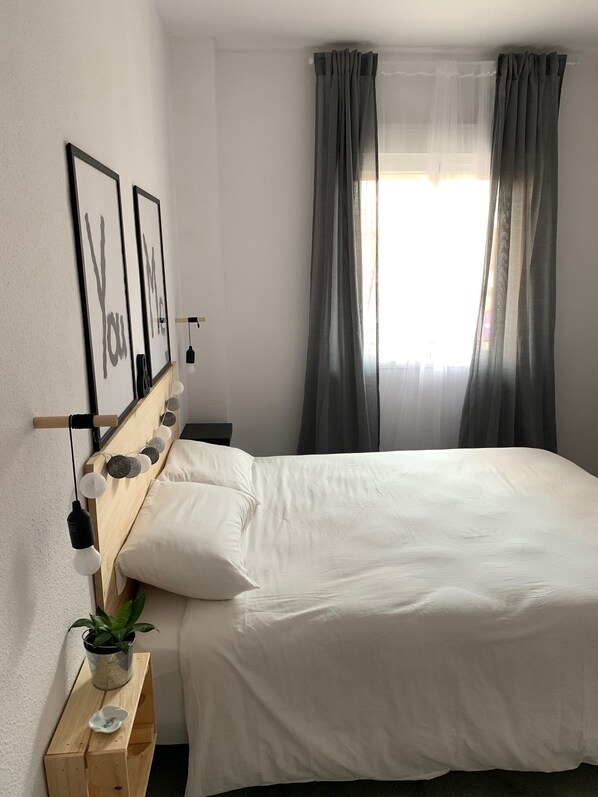 1 chambre, fer et planche à repasser, Wi-Fi, literie fournie