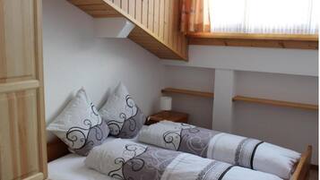 3 bedrooms, travel cot, free WiFi, bed sheets