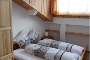 3 bedrooms, travel cot, free WiFi, bed sheets - Ferienwohnungen Walserhof Malbun - 3 Schlf (Malbun)