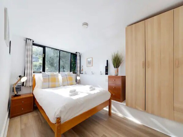 1 soverom, strykejern/-brett, reiseseng for barn og wi-fi (inkludert)